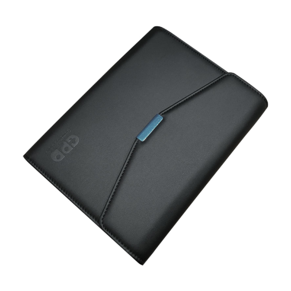 GPD पॉकेट 3 प्रोटेक्टिव केस को सामने से बंद करके दिखाती छवि