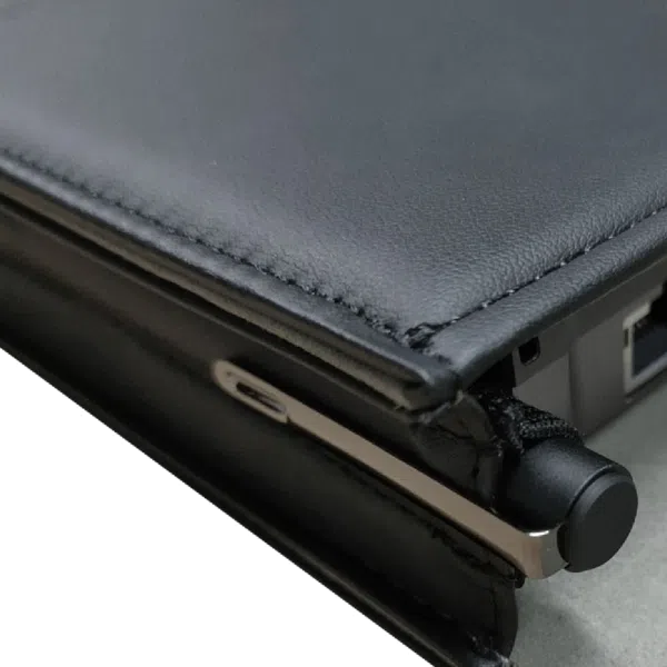 Pildil on kujutatud GPD Pocket 3 Stylus'i kaitsekohver GPD Pocket 3 kaitsekohvri jaoks mõeldud osa.