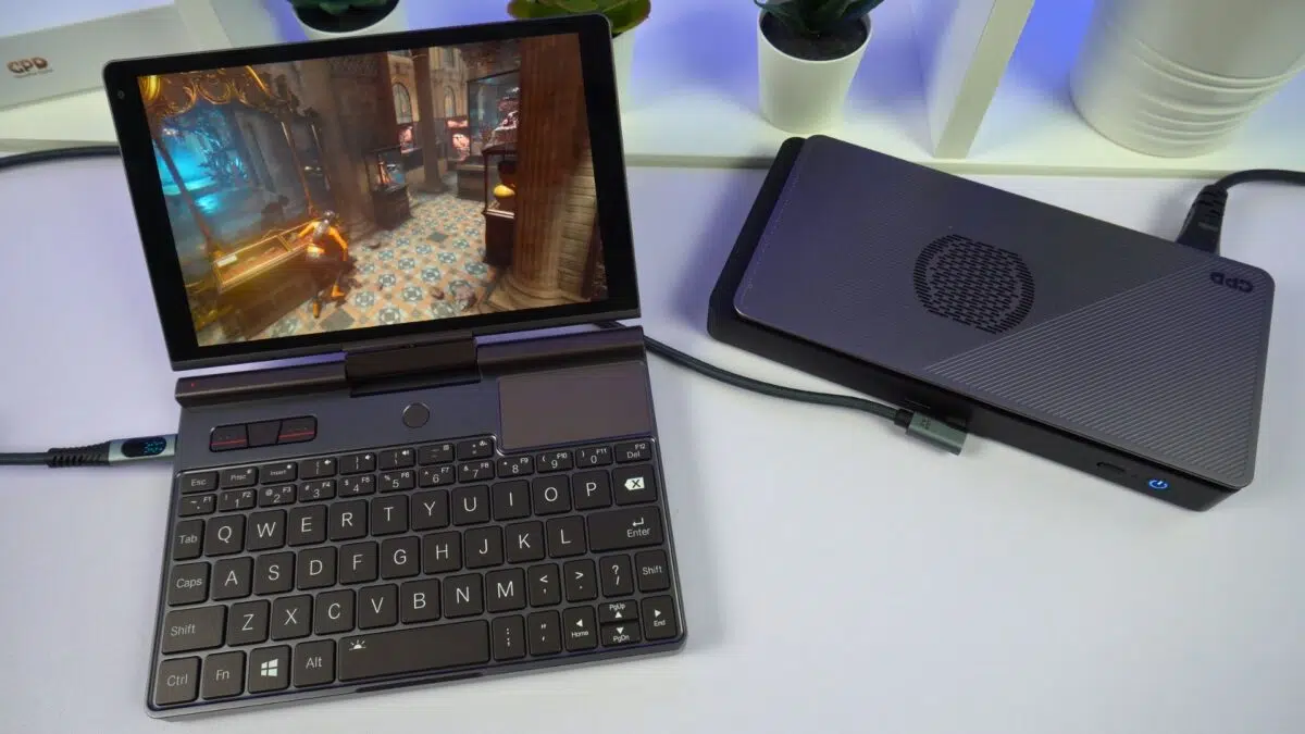 GPD Pocket 3 עם תחנת עגינה GPD G1 eGPU