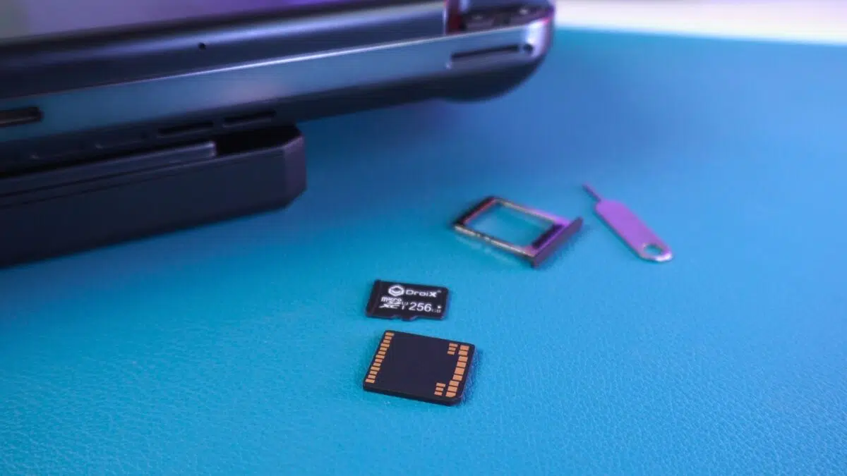 GPD WIN 5 Mini SSD aizmugures skats
