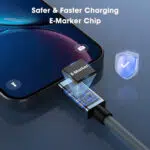En konceptuell bild i närbild med titeln "Safer & Faster Charging E-Marker Chip". Den visar en transparent vy av USB-C-kontakten som är ansluten till en smartphone och avslöjar ett internt "E-Marker"-kretskort och chip som reglerar strömmen på ett säkert sätt.