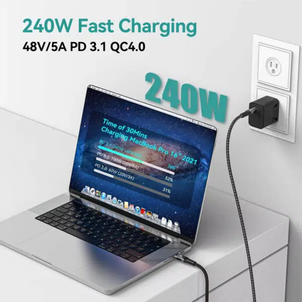 Focus: 240W Charging Performance Visual: Näyttää MacBook Pron kytkettynä pistorasiaan. Keskeiset tiedot: Korostaa PD 3.1- ja 48V/5A -ominaisuuksia. Siinä on edistymispalkki, joka näyttää, että kannettavan tietokoneen latausaste on 76 % 30 minuutissa.