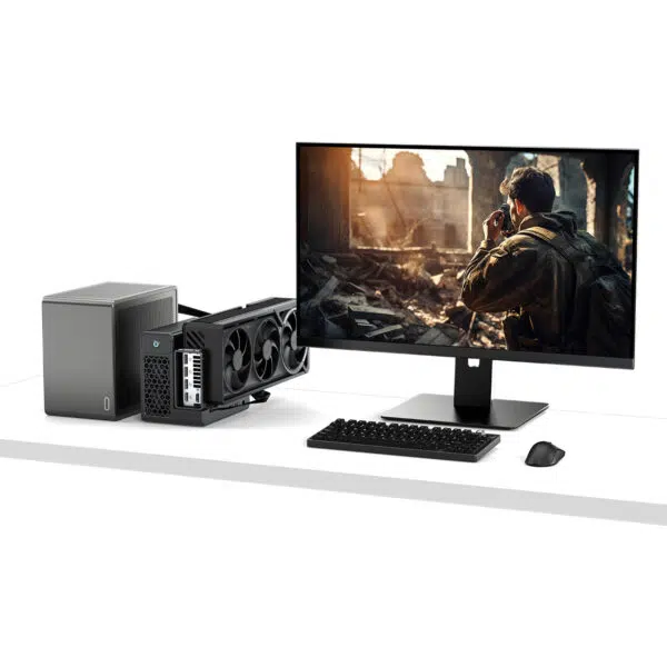 Minimalistinė darbo stalo sąranka su metaliniu GPD G2 eGPU korpusu, elegantišku kompiuterio korpusu ir didelės raiškos kūrybiniu monitoriumi.
