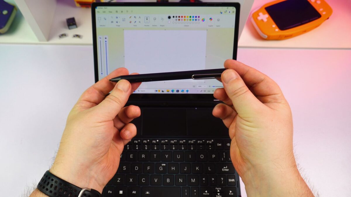 The GPD WIN MAX 3 is compatible with active stylus