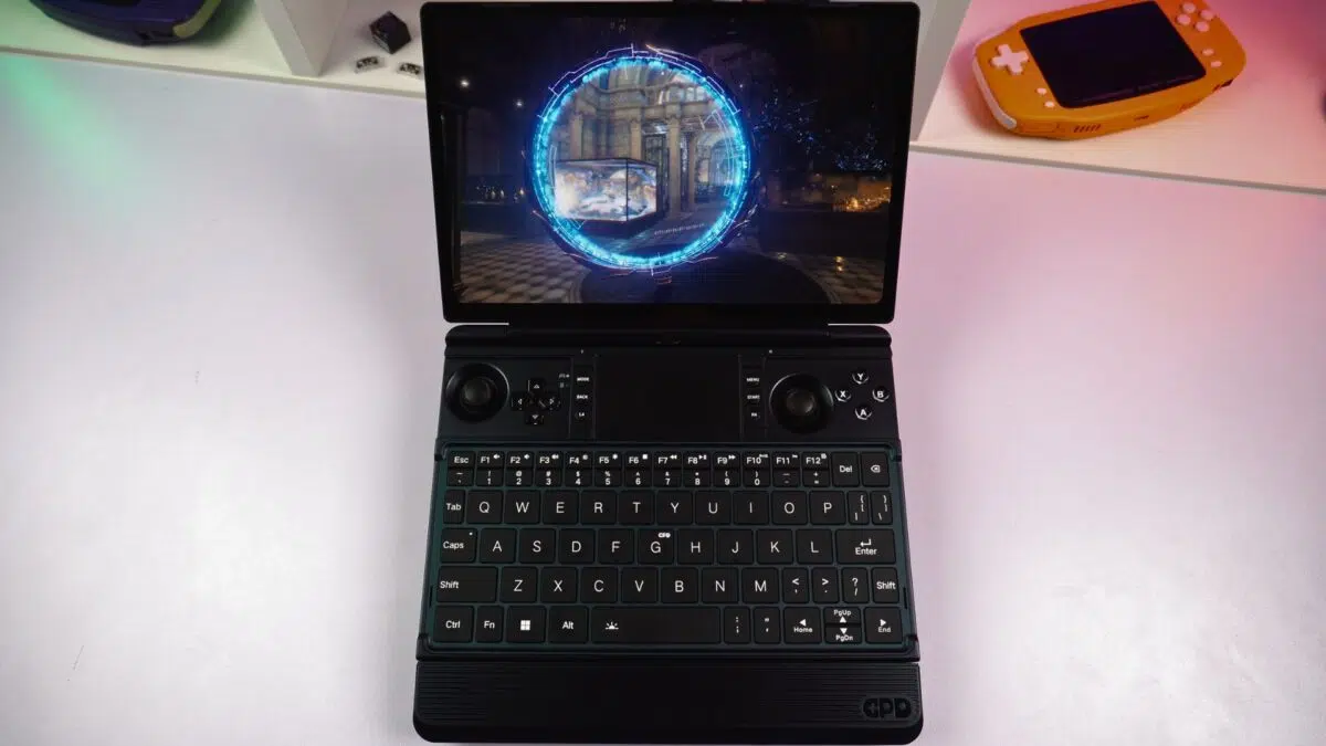 The GPD WIN MAX 3 running 3DMARK benchmark