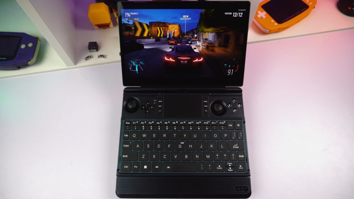 The GPD WIN MAX 3 running the Forza Horizon 5 benchmark