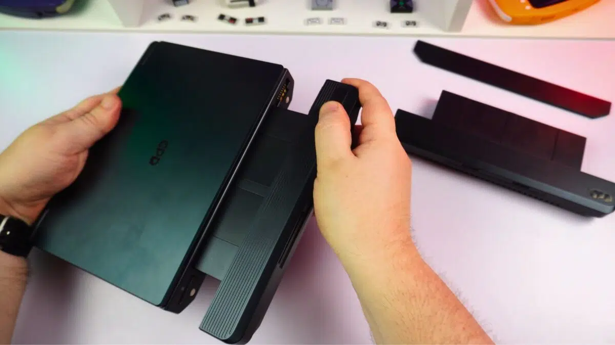 Connecting the GPD WIN MAX 3 battery module