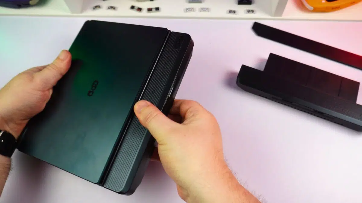 GPD WIN MAX 3 battery module connected